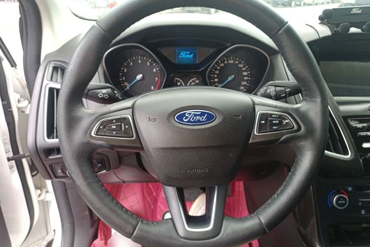 Used Ford Focus 2017 Hatchback 1.6L Automatic Fashion Edition Smart Drive Version
