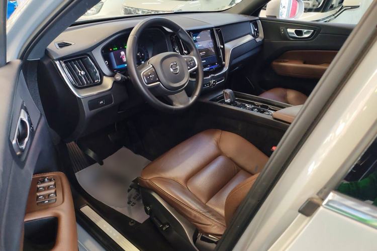 Used Volvo XC60 2024 B5 4x4 Smart Luxury Edition
