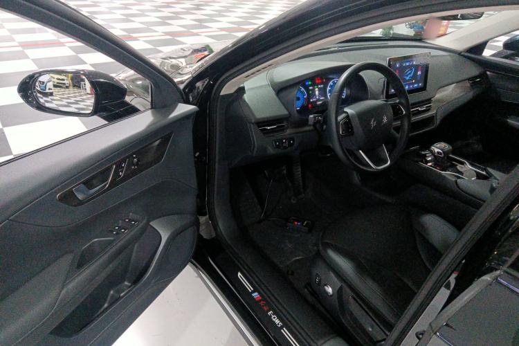 Used Hongqi E-QM5 2023 Base Travel Edition
