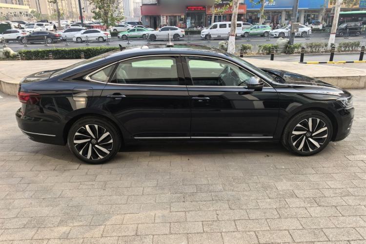 Used Volkswagen Passat 2024 380TSI Dragon Edition
