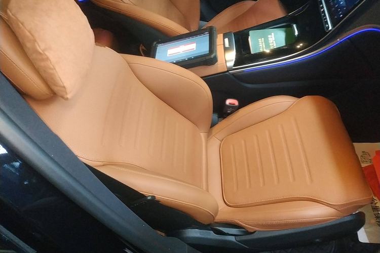 Used Mercedes-Benz GLC 2024 Facelifted GLC 260 L 4MATIC Luxury Version 5 Seats
