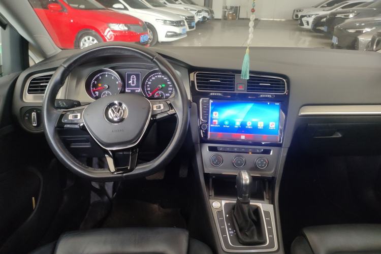 Used Volkswagen Golf 2016 230TSI Automatic Luxury Version
