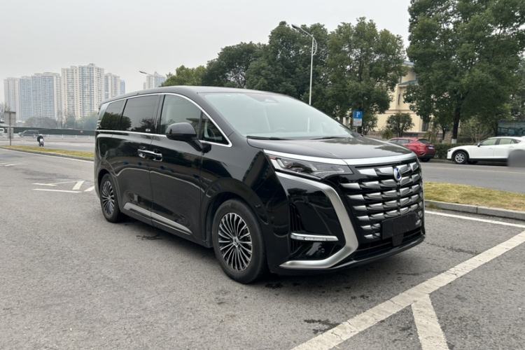 Used Denza D9 2022 DM-i 970 Four-Wheel Drive Prestige Model
