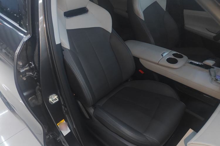 Used Changan UNI-Z New Energy 2024 Blue Whale Smart Electric iDD 125km Leading Model
