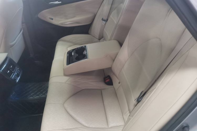 Used Toyota Avalon 2019 2.5L Touring Premium Version China VI Standard
