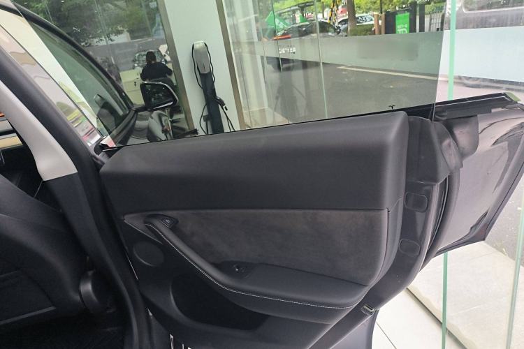 Used Tesla Model Y 2021 Long-Range All-Wheel-Drive Version
