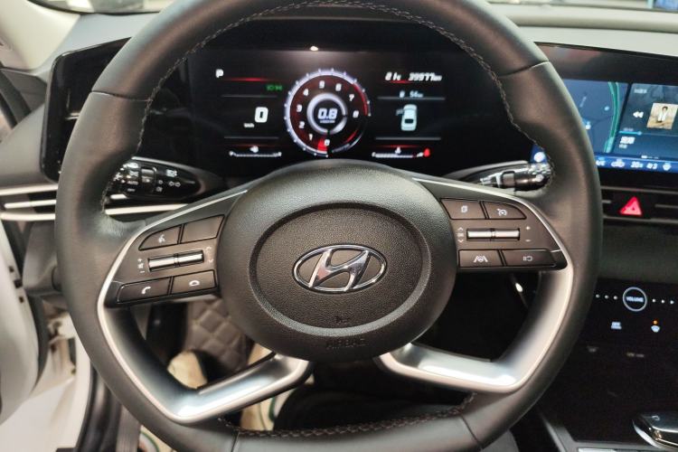 Used Hyundai Elantra 2022 1.5L CVT LUX Prestige Edition
