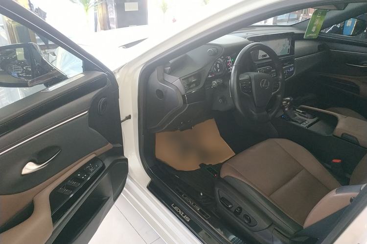 Used Lexus ES 2022 300h Excellence Edition
