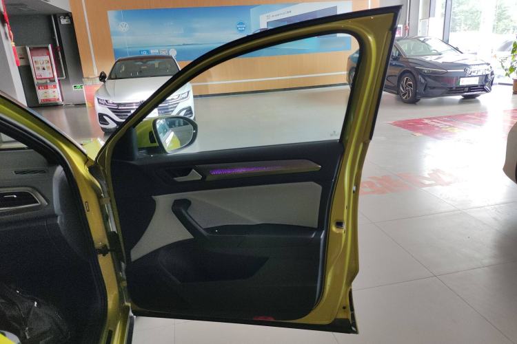 Used Volkswagen T-ROC 2023 300TSI DSG Two-Wheel Drive Starlight Edition
