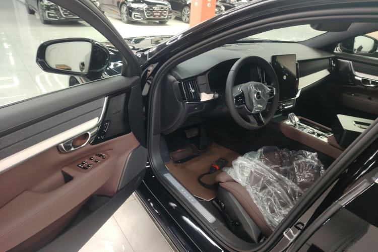 Used Volvo S90 2026 B5 Zhiyuan Luxury Edition