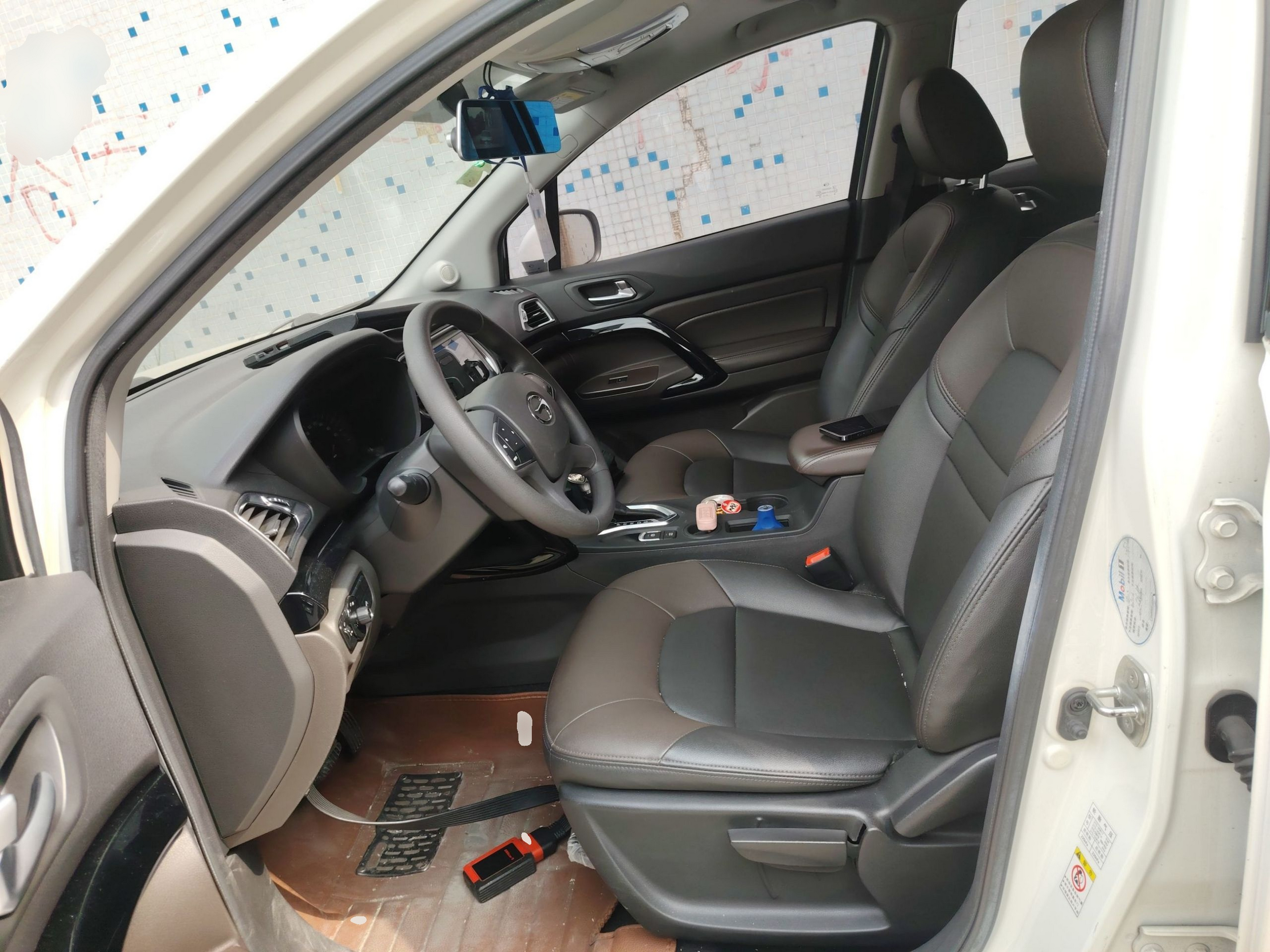 Переднее сиденье в автомобиле