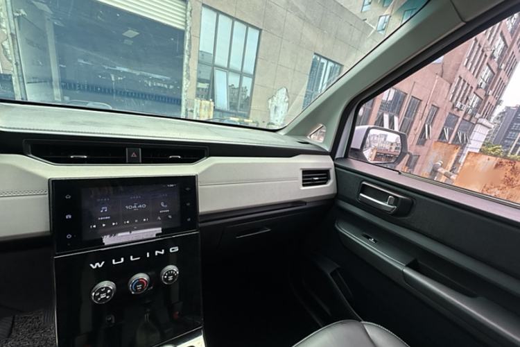 Used Wuling Hongguang PLUS 2020 1.5T Manual Commercial Vehicle 7 Seats
