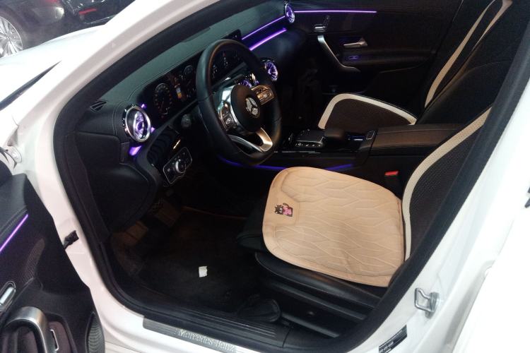 Used Mercedes-Benz A-Class 2022 Revised Version A 200 L Sport Sedan Fashionable Style
