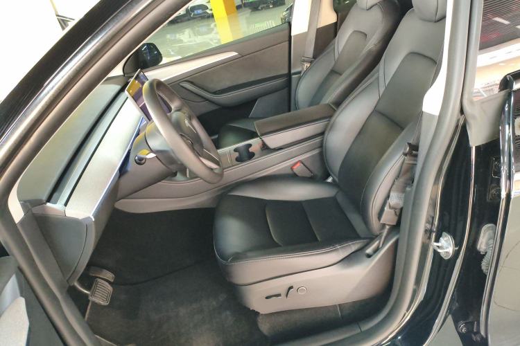 Used Tesla Model Y 2023 Long-Range All-Wheel-Drive Version
