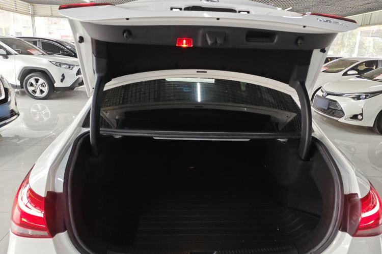 Used Mercedes-Benz A-Class 2020 Facelift A 180 L Sport Sedan Special Configuration
