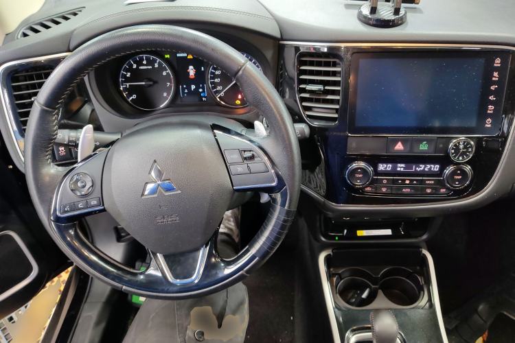 Used Mitsubishi Outlander 2019 2.4L 4x4 Zhi Xiang Edition 5 Seats China VI Standard
