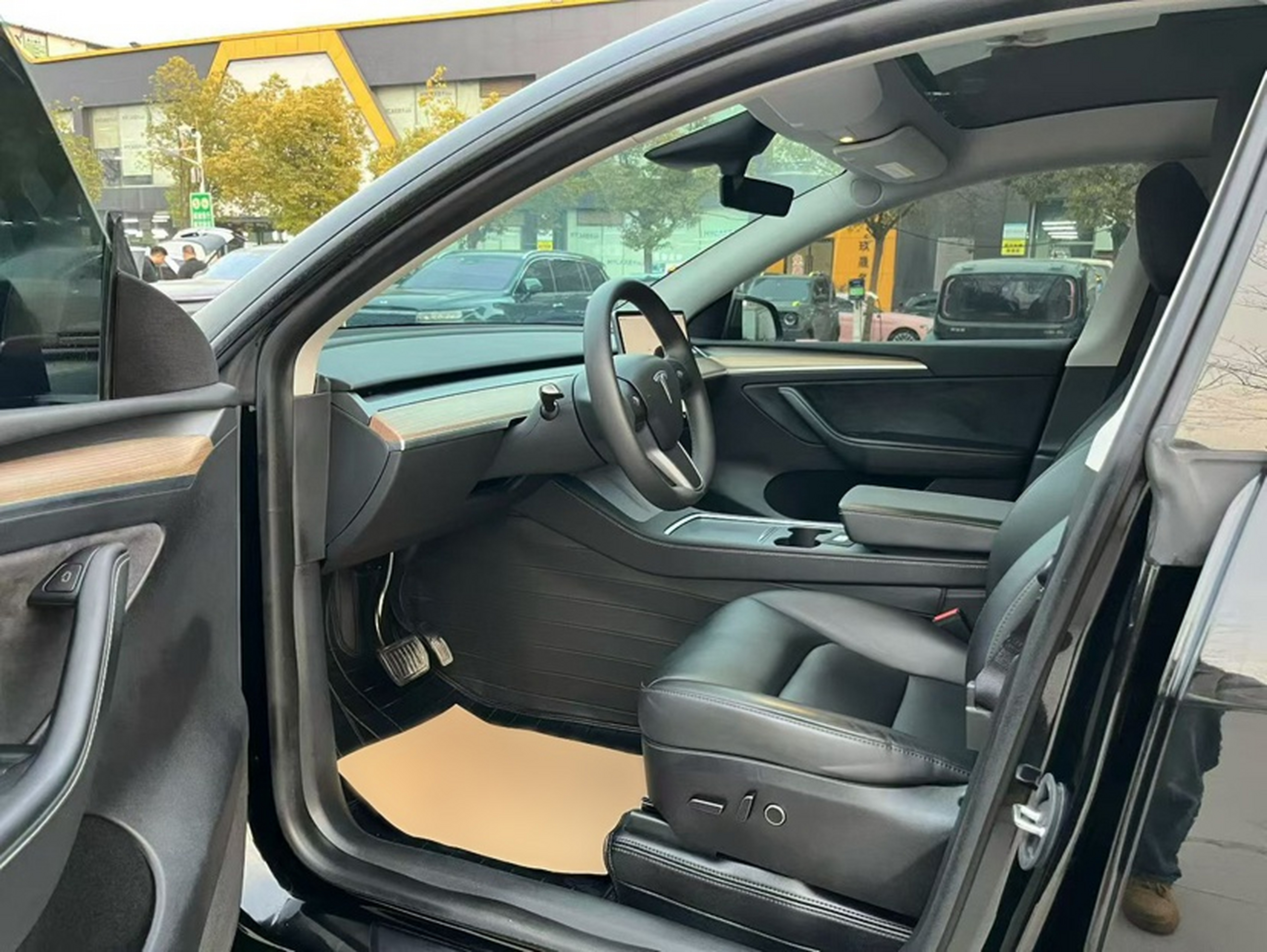 Переднее сиденье в автомобиле