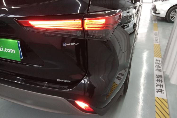 Used Toyota Highlander 2024 2.5L Smart Electric Hybrid Dual-Engine Four-Wheel Drive Prestige Version – 7 Seats