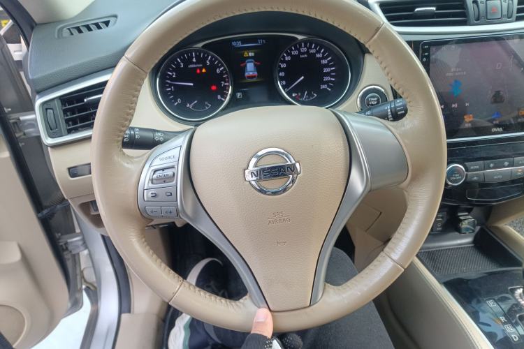 Used Nissan X-Trail 2015 2.0L CVT Comfort MAX Edition 2WD
