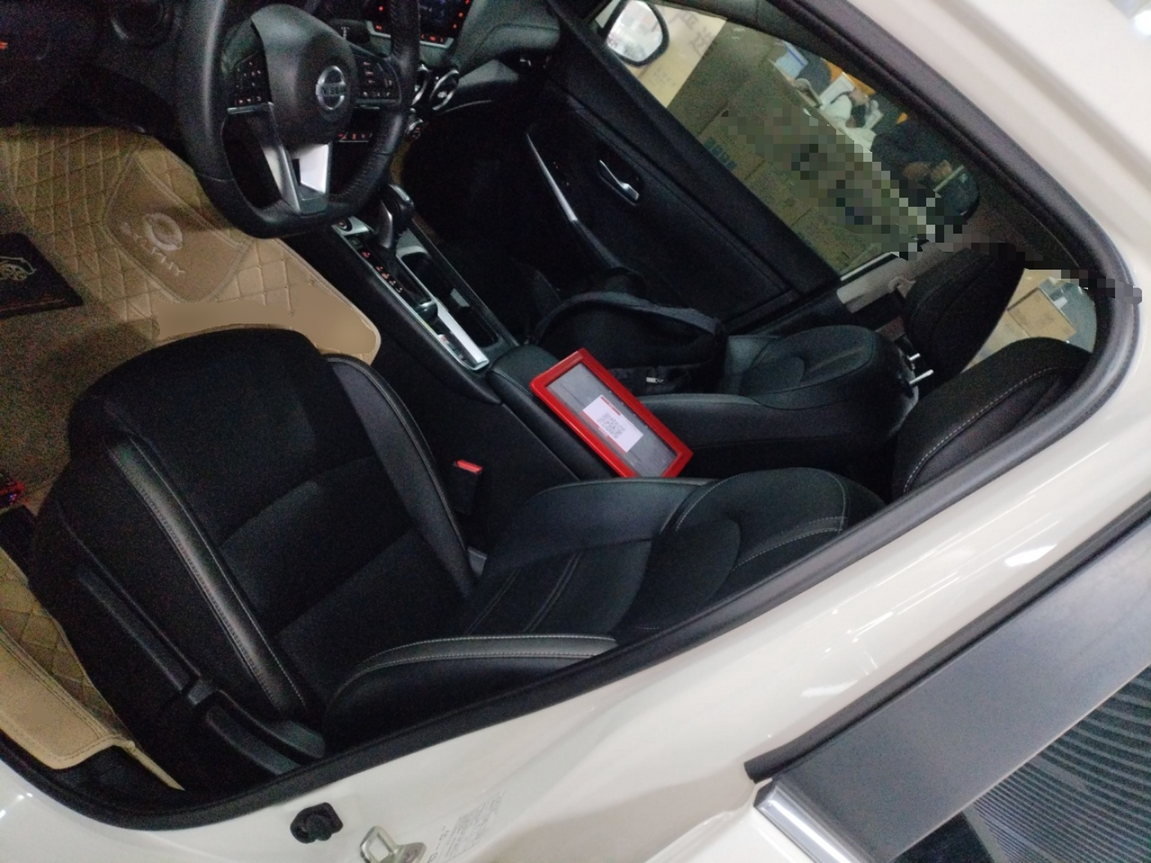 المقاعد الأمامية داخل السيارة