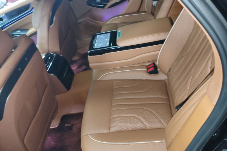 Used Hongqi H9 2025 2.0T Two-Wheel Drive Flagship Luxury Business Edition 5 Seats