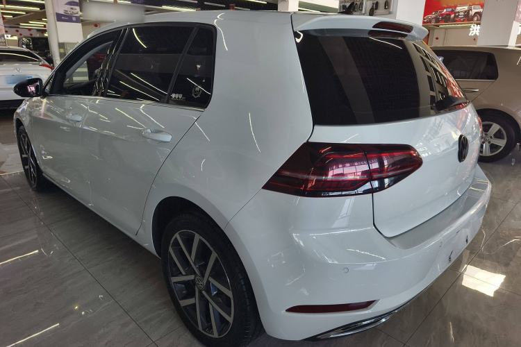 Used Volkswagen Golf 2018 230TSI Automatic Luxury Version
