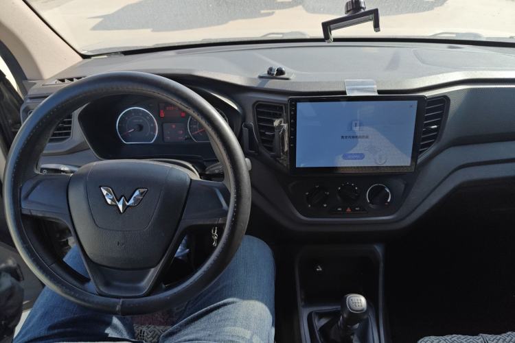 Used Wuling Hongguang V 2019 1.5L Jingqu Edition Sealed-Window Vehicle China VI LAR
