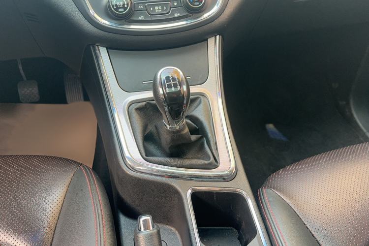 Used Baojun 560 2015 1.8L Manual Luxury Model