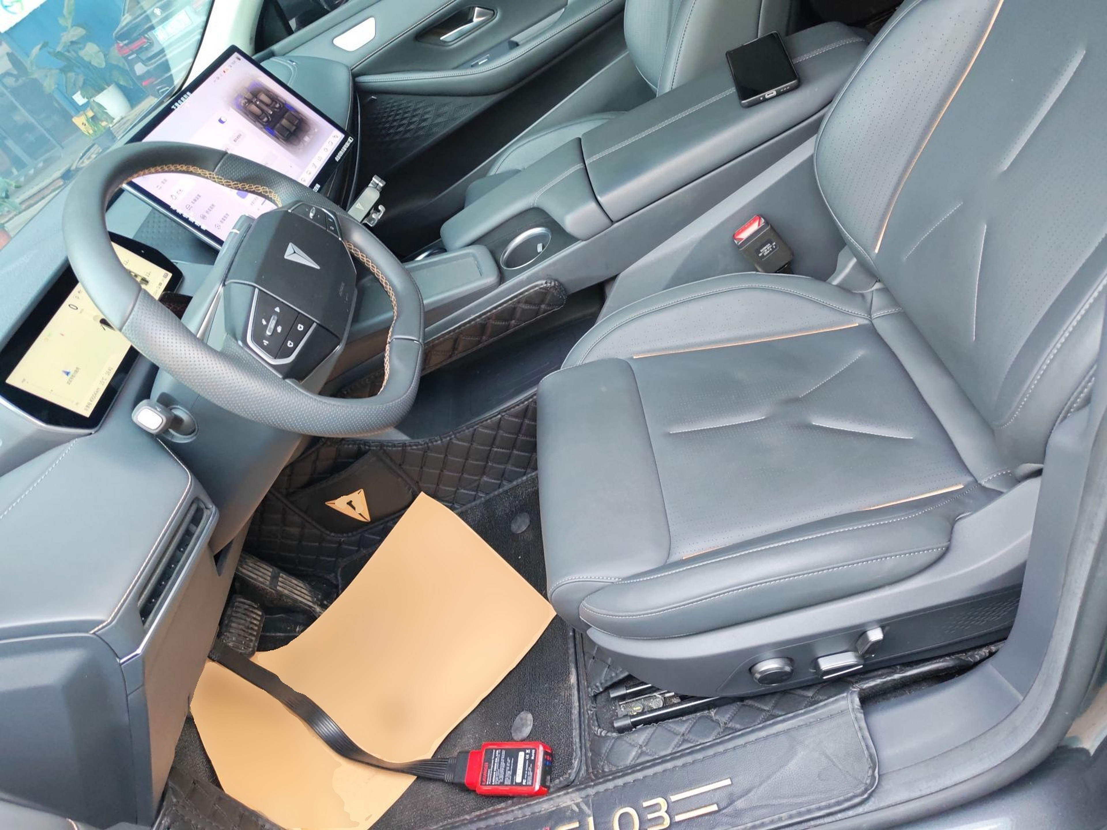 Переднее сиденье в автомобиле