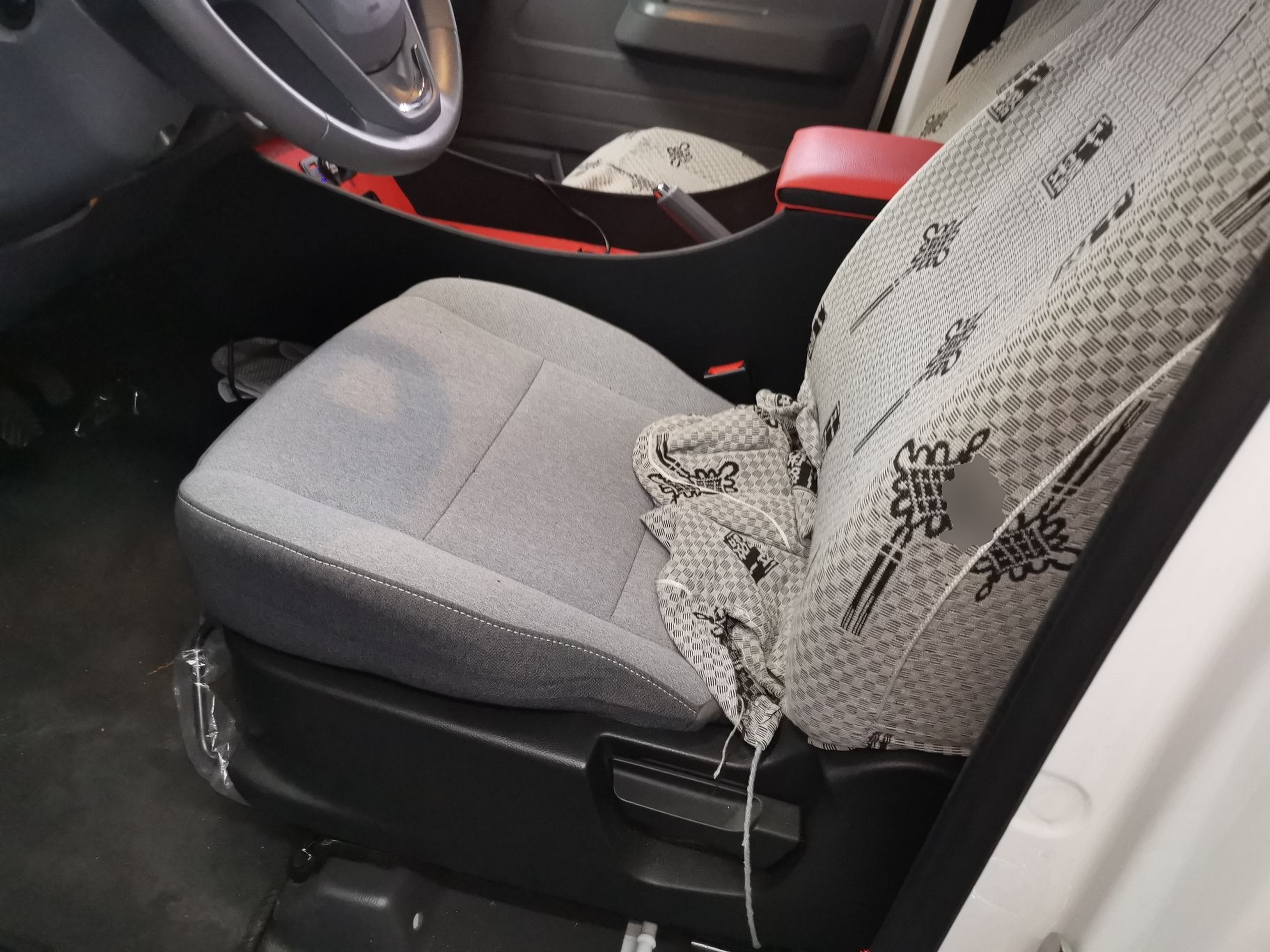 Переднее сиденье в автомобиле