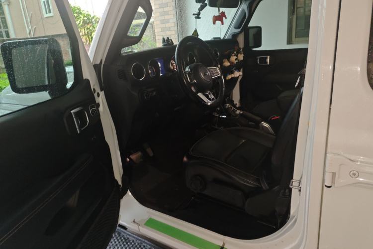 Used  Wrangler 2019 2.0T Sahara Four-Door Version China VI Emission Standard