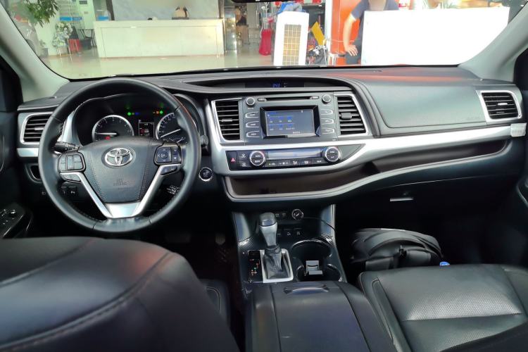 Used Toyota Highlander 2018 2.0T Four-Wheel Drive Luxury Version 7 Seats China VI Standard
