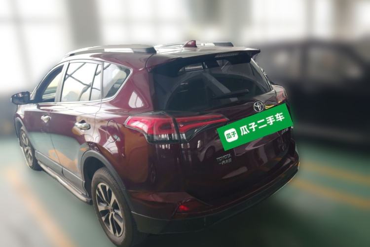 Used Toyota RAV4 2016 2.0L CVT Two-Wheel Drive Fashion Edition China V Standard
