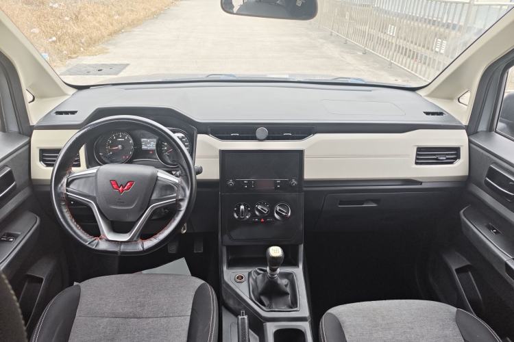 Used Wuling Zhengcheng 2021 1.5T Manual Comfort Version
