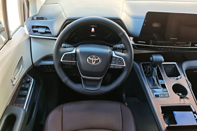 Used Toyota Sienna 2023 2.5L Hybrid Comfort Edition