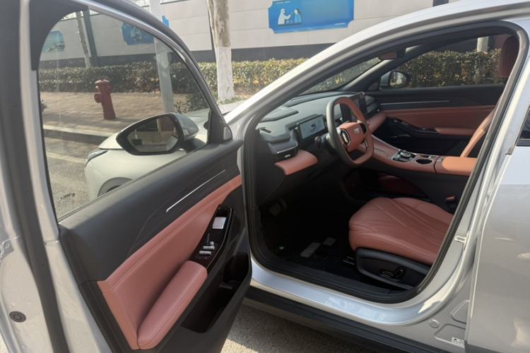 Used  L6 2025 EM-i 140km Starship Edition