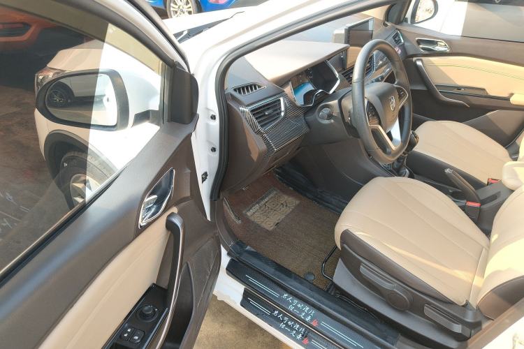 Used Baojun 310W 2017 1.5L Manual Fashion Edition China VI
