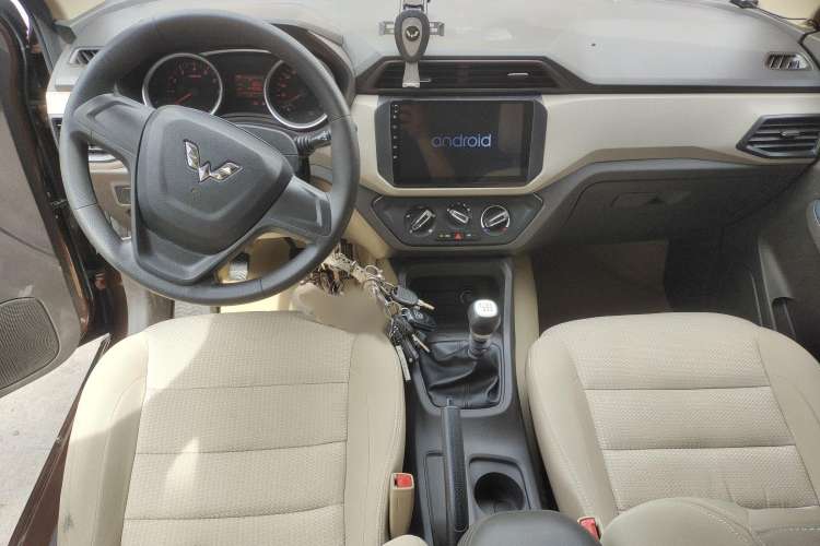 Used Wuling Hongguang 2019 1.5L S Standard Version China VI LAR
