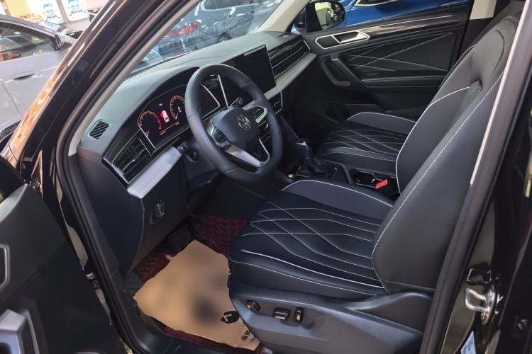 Used Volkswagen Tiguan L 2024 Outstanding Model 330TSI Automatic Two-Wheel Drive Longteng Edition
