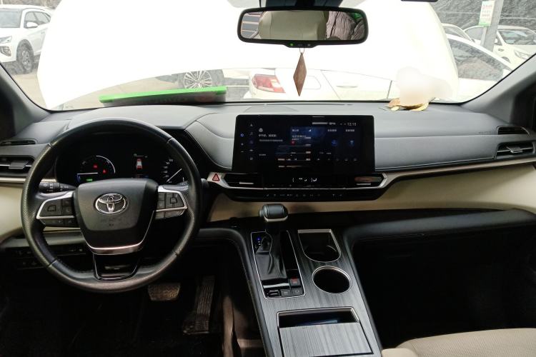 Used Toyota Sienna 2021 2.5L Hybrid Premium Edition
