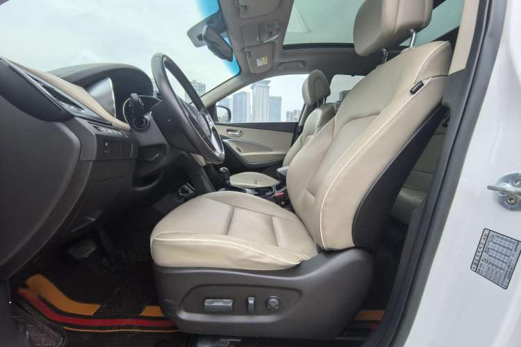 Used Hyundai Santa Fe 2017 2.0T Automatic Two-Wheel Drive Smart Version 7 Seats
