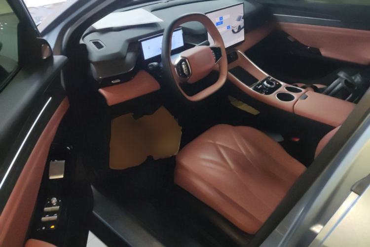 Used  L6 2025 EM-i 140km Starship Edition