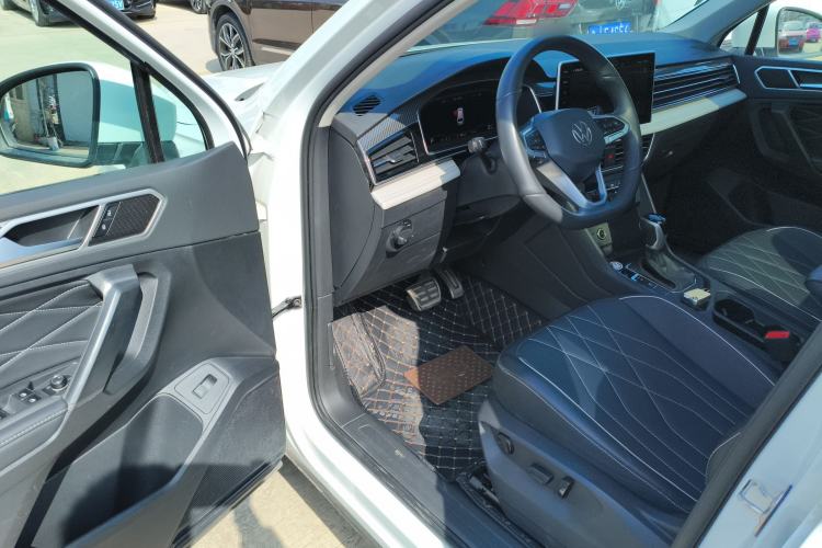 Used Volkswagen Tiguan L 2024 Outstanding Model 330TSI Automatic Two-Wheel Drive R-Line Dragon Glory Edition
