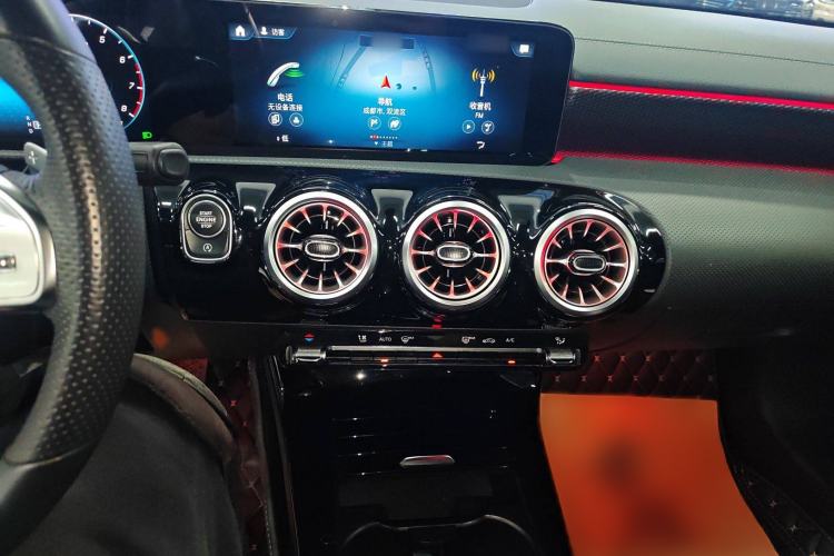 Used Mercedes-Benz A-Class 2022 Second Facelift A 200 L Sport Sedan Fashion Version
