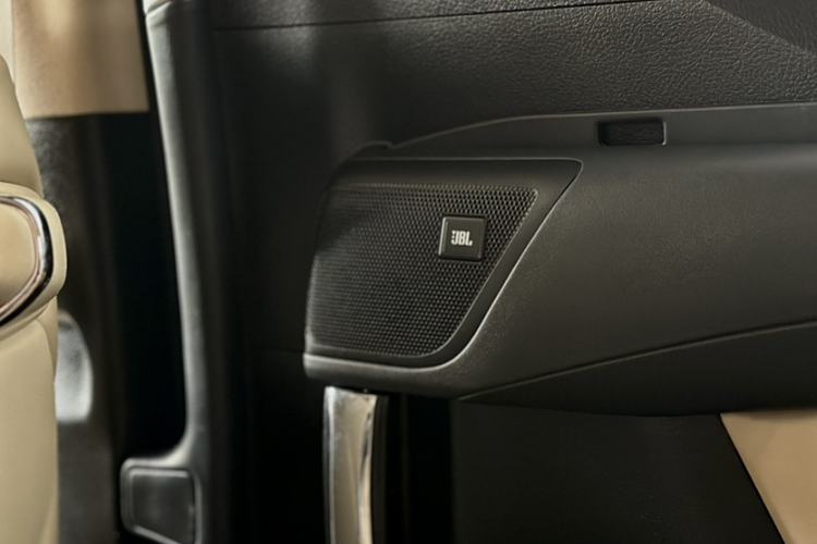 Used Toyota Alphard 2015 3.5L Luxury Edition
