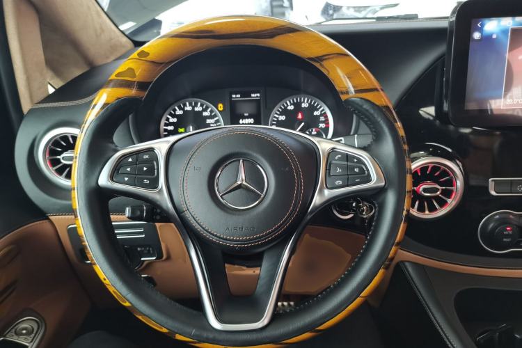 Used Mercedes-Benz Vito 2018 2.0T Elite Version 7 Seats China V Emission Standard
