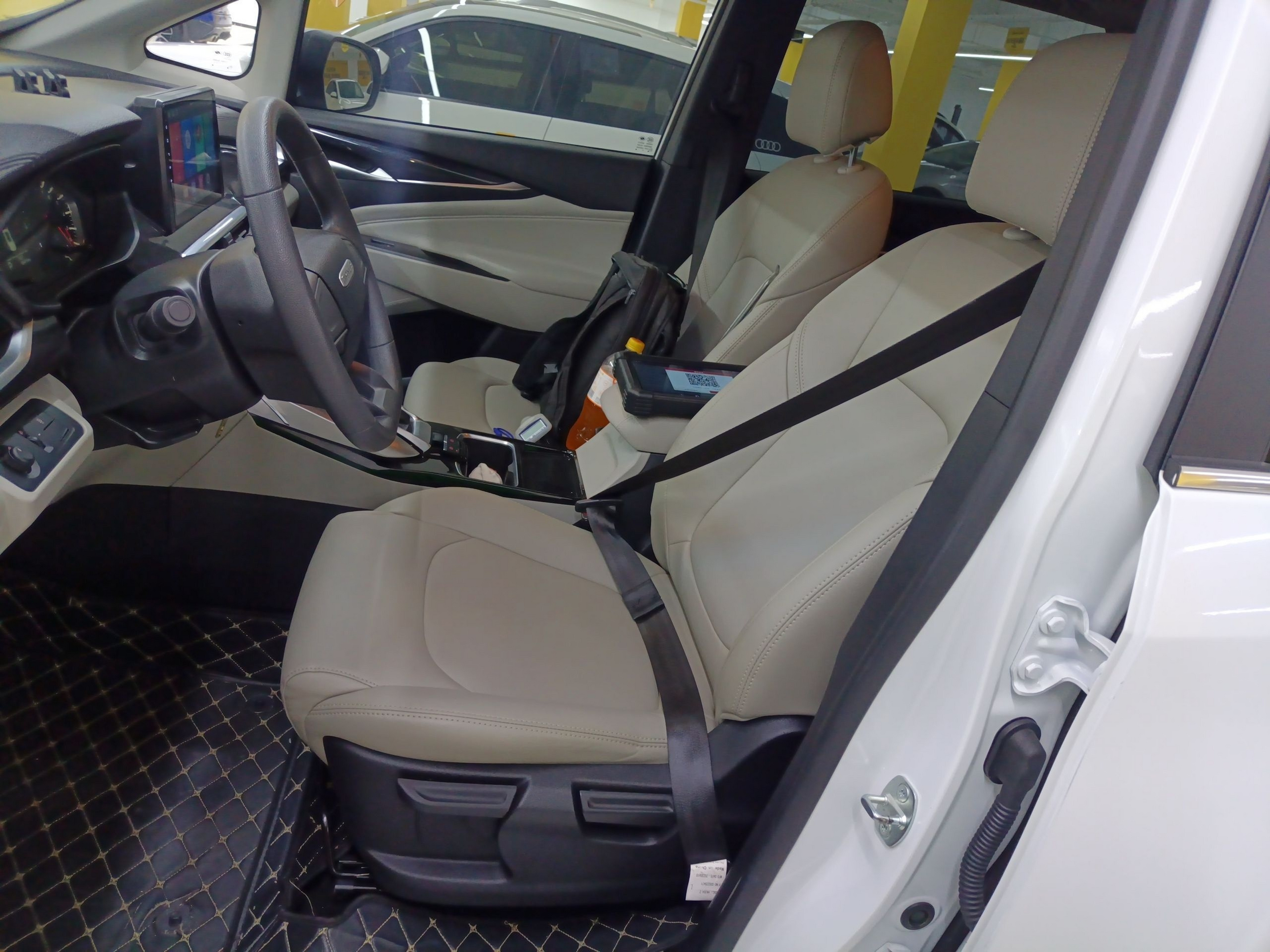 Переднее сиденье в автомобиле