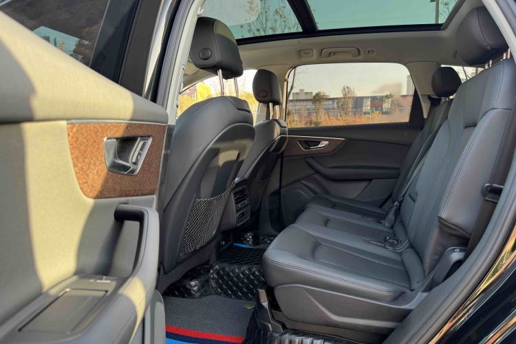 Used Audi Q7 2023 45 TFSI quattro S line Sport model
