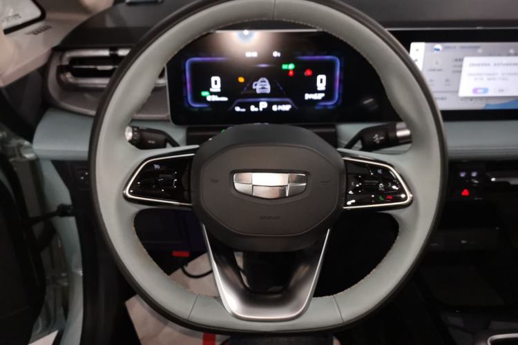 Used Geometry E Firefly 2024 401 km Fluorescent
