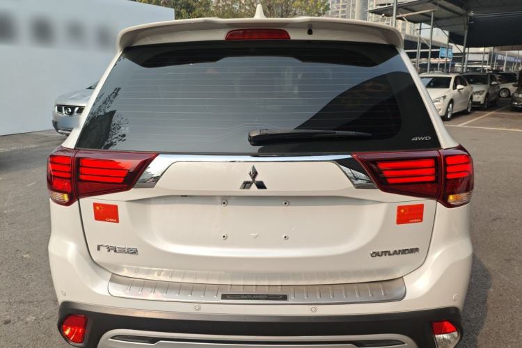 Used Mitsubishi Outlander 2019 2.4L 4x4 Zhi Xiang Edition 7 Seats China V Emission Standard
